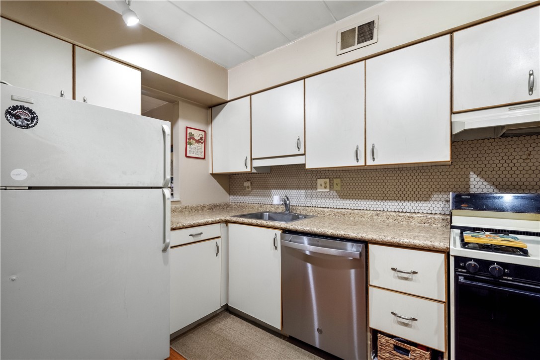 Pittsburgh, Pennsylvania 15220, United States, 1 Bedroom Bedrooms, ,1 BathroomBathrooms,Residential,Active,217891