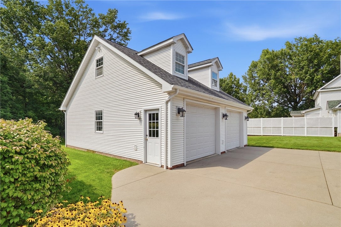 208 Arrowhead Dr