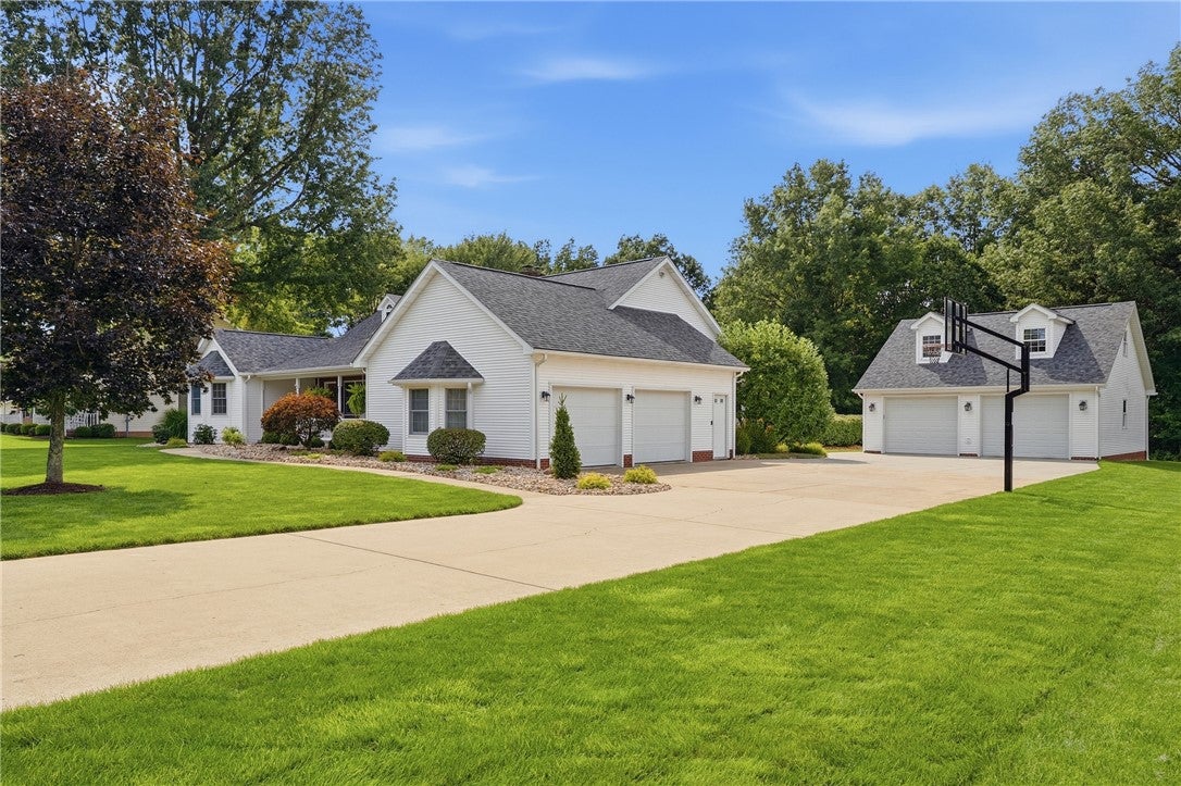 208 Arrowhead Dr