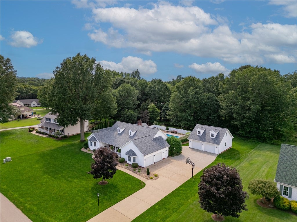 208 Arrowhead Dr