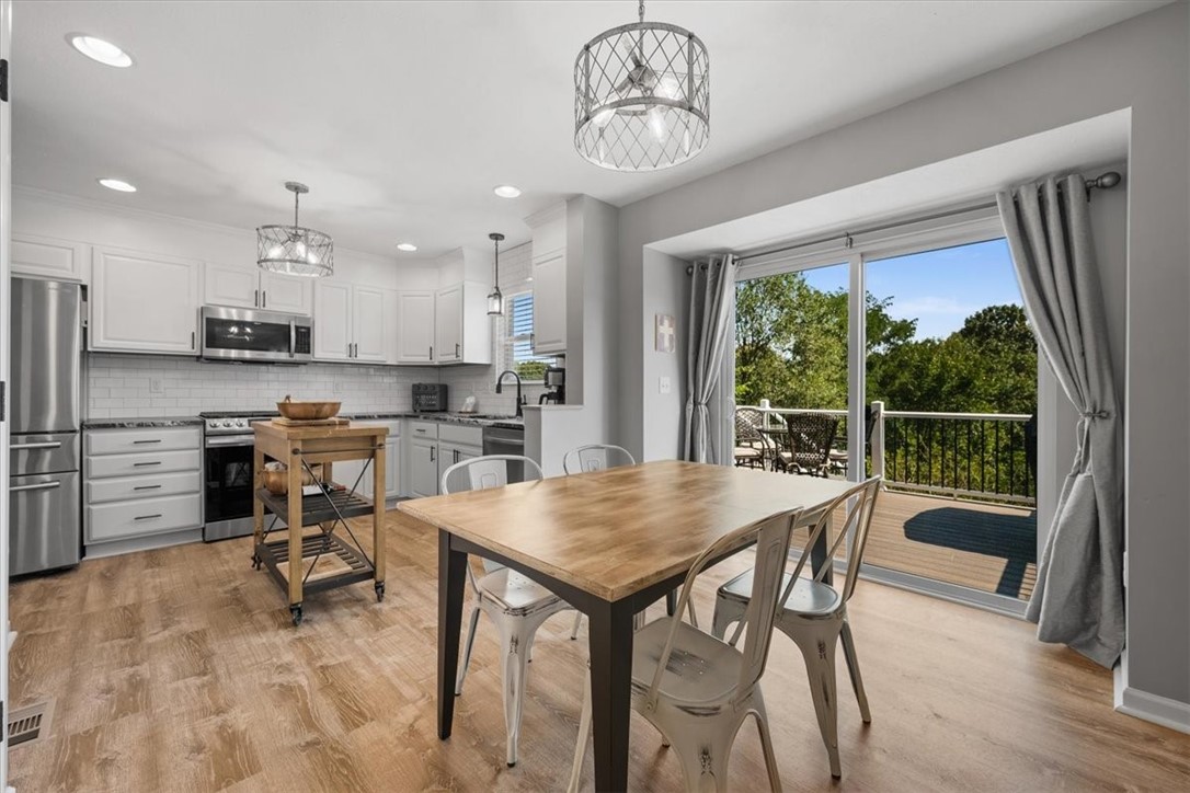 Moon/Crescent Twp, Pennsylvania 15108, United States, 4 Bedrooms Bedrooms, ,3 BathroomsBathrooms,Residential,Contingent,93651