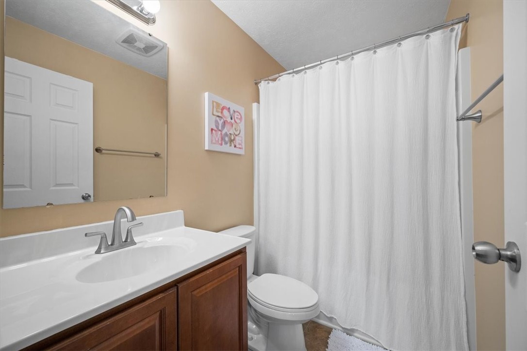 Moon/Crescent Twp, Pennsylvania 15108, United States, 4 Bedrooms Bedrooms, ,3 BathroomsBathrooms,Residential,Contingent,93651