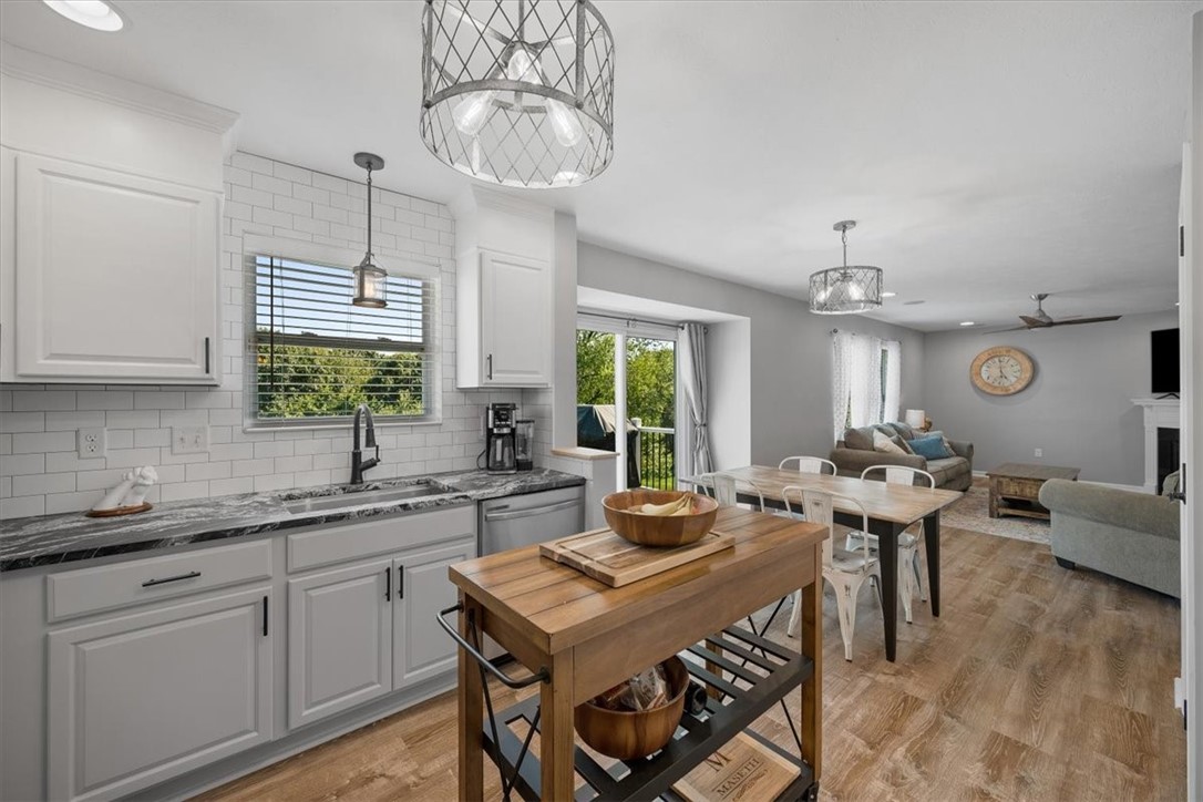 Moon/Crescent Twp, Pennsylvania 15108, United States, 4 Bedrooms Bedrooms, ,3 BathroomsBathrooms,Residential,Contingent,93651