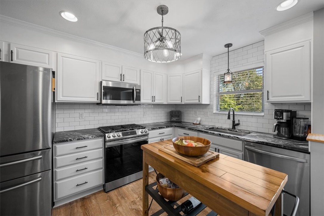 Moon/Crescent Twp, Pennsylvania 15108, United States, 4 Bedrooms Bedrooms, ,3 BathroomsBathrooms,Residential,Contingent,93651