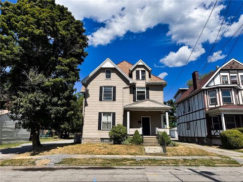 Photo of 329 Park Ave #1, New Castle, PA 16101 (MLS # 1737635)