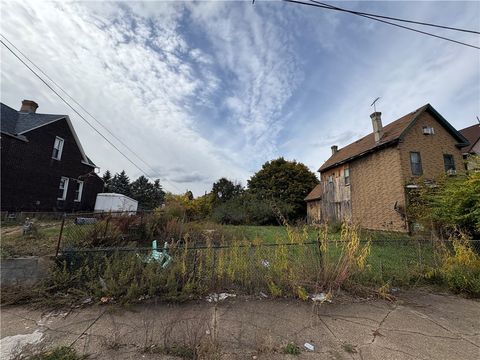 Photo of 1434 Grandview Ave, Braddock, PA 15104 (MLS # 1728836)