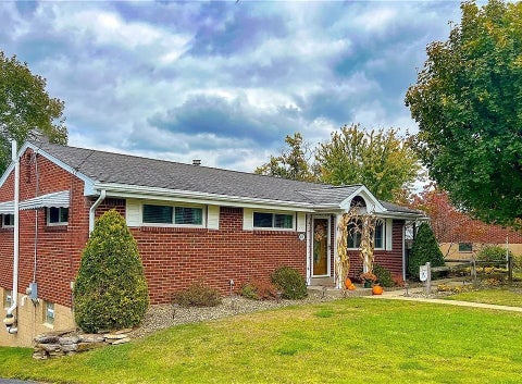 Photo of 139 Delaware Dr, Butler, PA 16001 (MLS # 1764431)