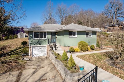 Photo of 519 Jefferson St, Evans City, PA 16033 (MLS # 1743269)
