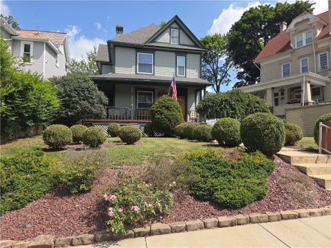 Photo of 534 E Pearl St, Butler, PA 16001 (MLS # 1763110)