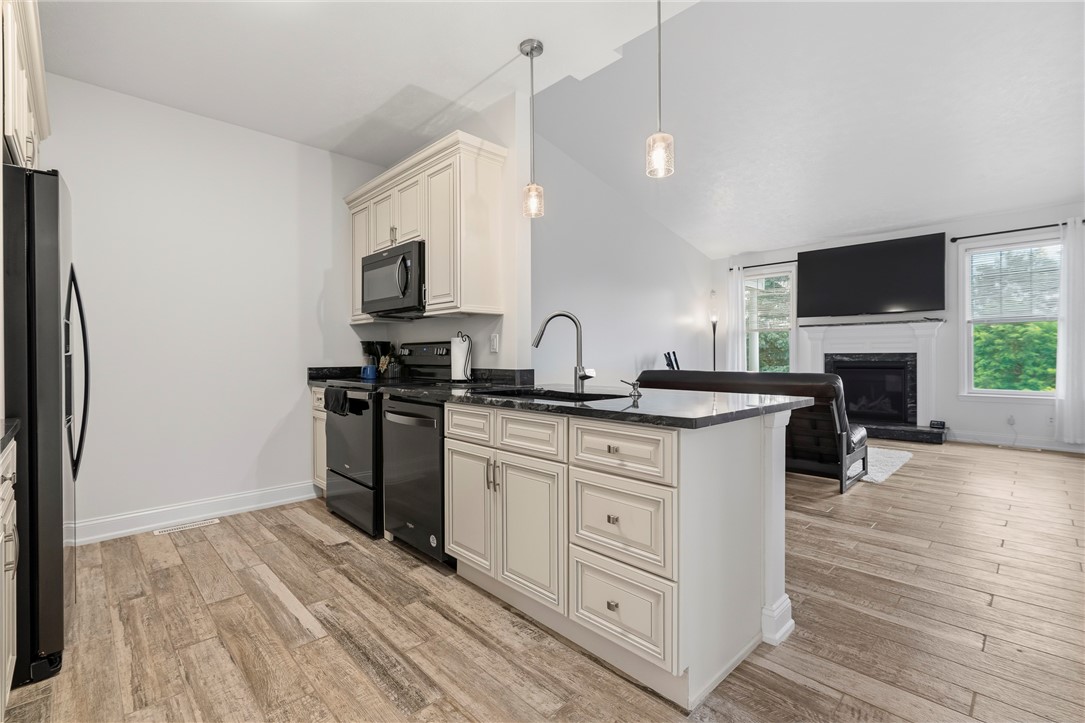 201 Adams Pointe Blvd 4