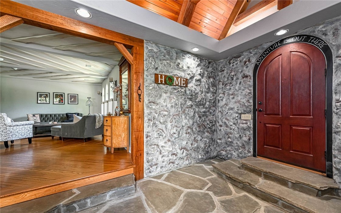 302 Ashbury Ct