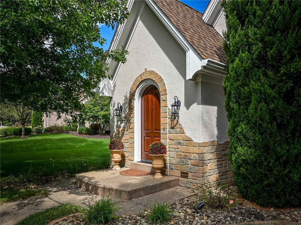 302 Ashbury Ct
