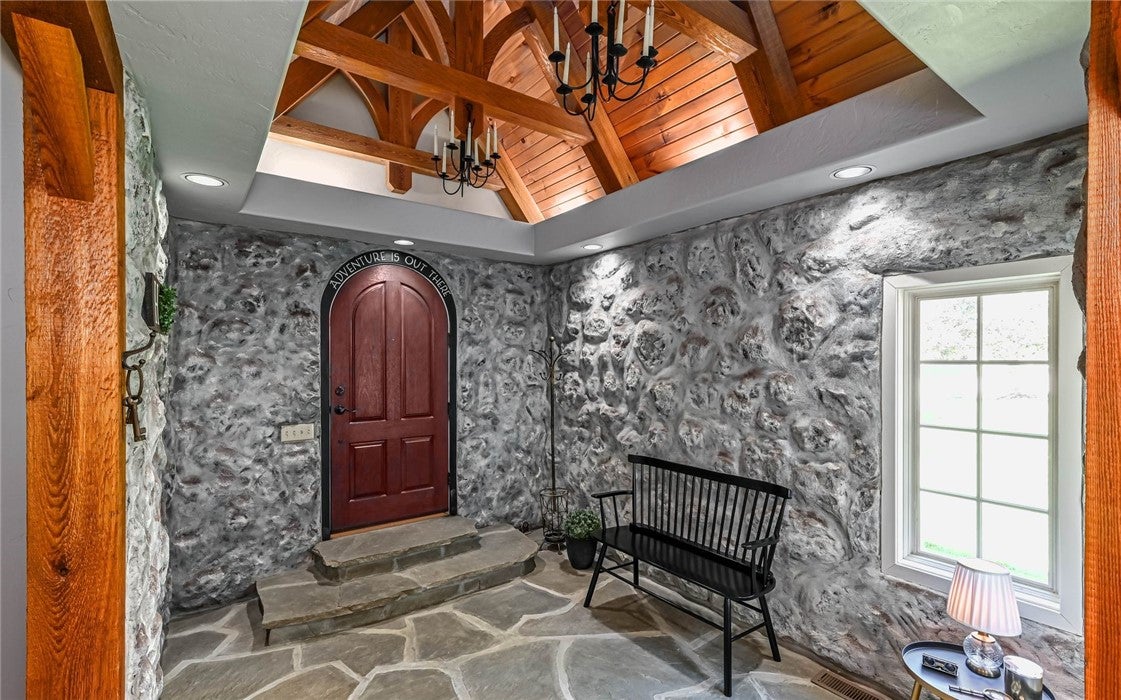 302 Ashbury Ct
