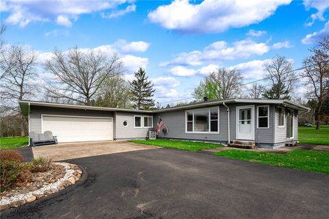 Photo of 321 Palmer Rd, Edinburg, PA 16116 (MLS # 1749220)