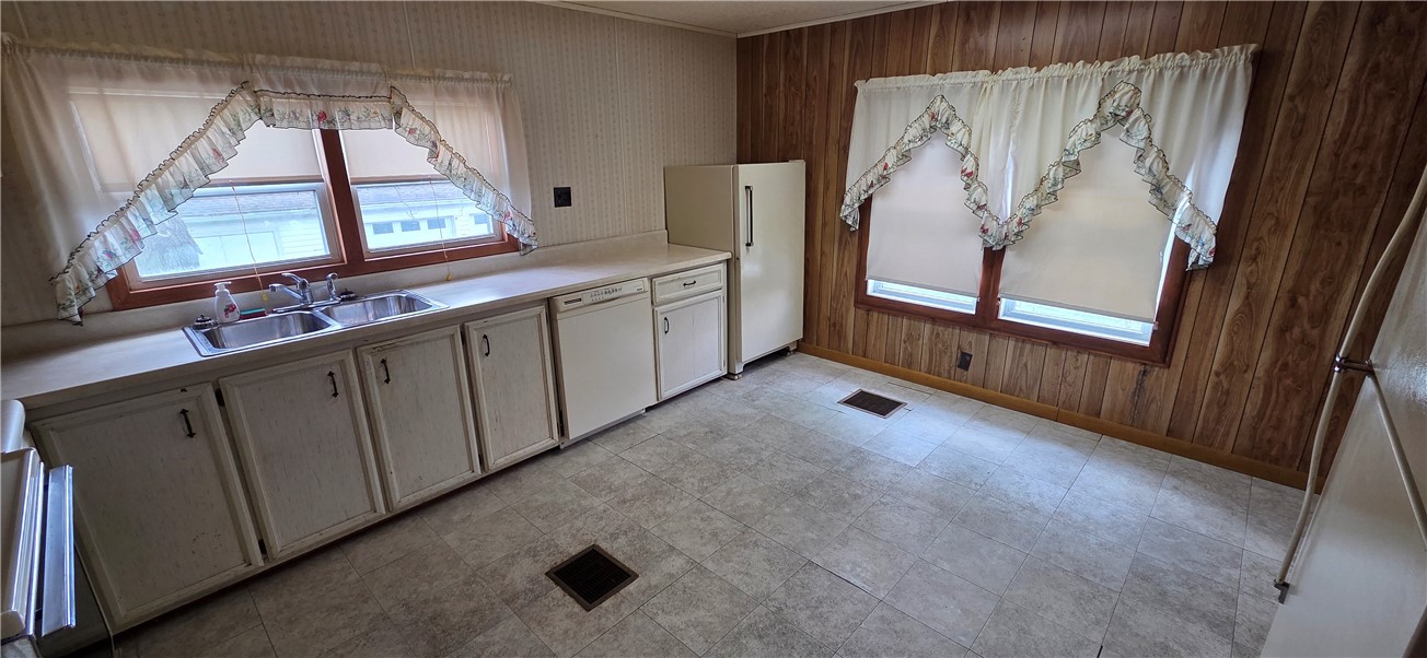 581 E Bakersville Edie Rd