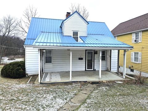 Photo of 434 Cecil St, Canonsburg, PA 15317 (MLS # 1733427)