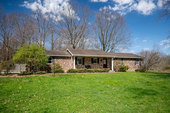 2272 Brookside Dr, Hermitage, PA 16148, MLS #1649402 - Howard Hanna