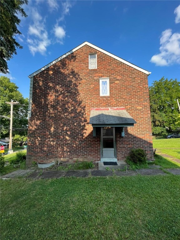 Photo 4 of 23 of 498 Highview Rd house