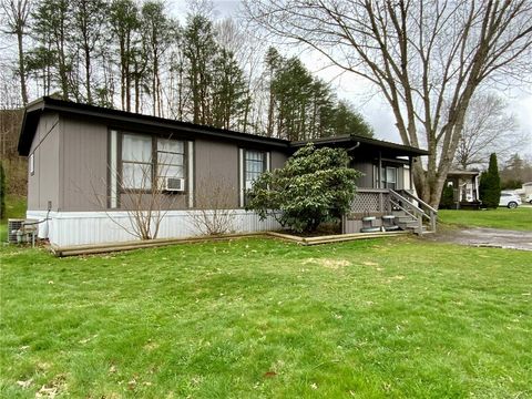 Photo of 279 Valleyview Dr, Oakdale, PA 15071 (MLS # 1745033)
