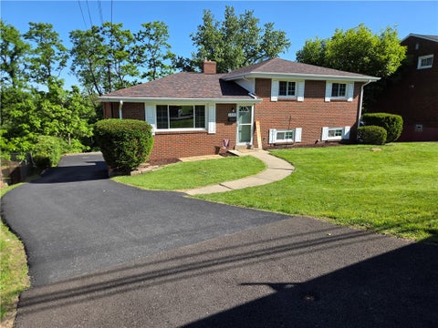 Photo of 1398 Raven Dr, Pittsburgh, PA 15243 (MLS # 1758376)