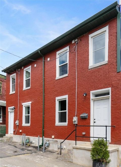 Photo of 1238 Butterfield Way, Pittsburgh, PA 15212 (MLS # 1724335)