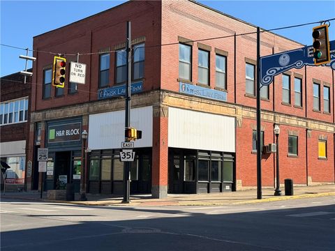 Photo of 435 Lawrence Ave, Ellwood City, PA 16117 (MLS # 1741798)