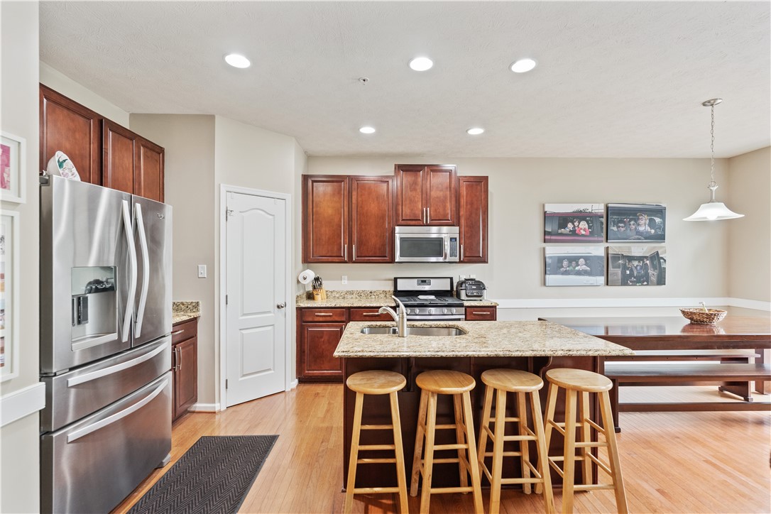 South Strabane, Pennsylvania 15301, United States, 3 Bedrooms Bedrooms, ,4 BathroomsBathrooms,Residential,Active,135086