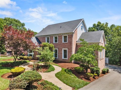 1526 Allison Dr Upper St Clair PA 15241