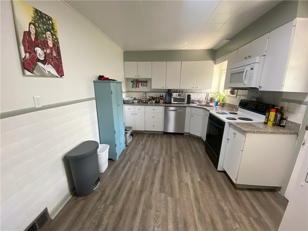 Monroeville, Pennsylvania 15146, United States, 3 Bedrooms Bedrooms, ,2 BathroomsBathrooms,Residential,Active,83968
