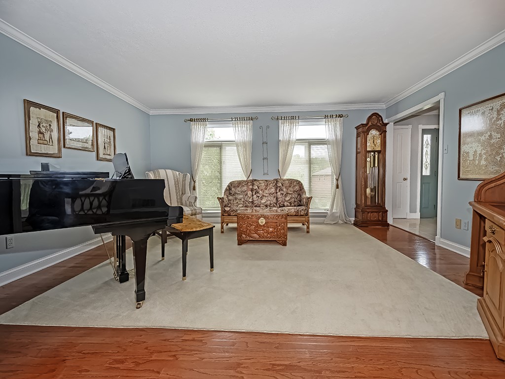 125 Castlebrooke Dr