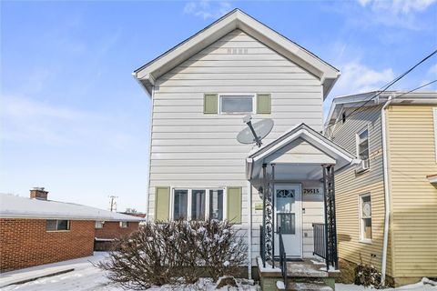 Photo of 515 Reamer St, Greensburg, PA 15601 (MLS # 1733862)