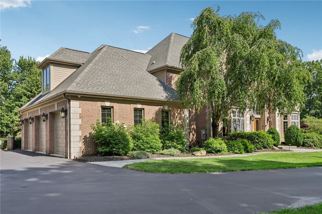 401 Blackstone Ln