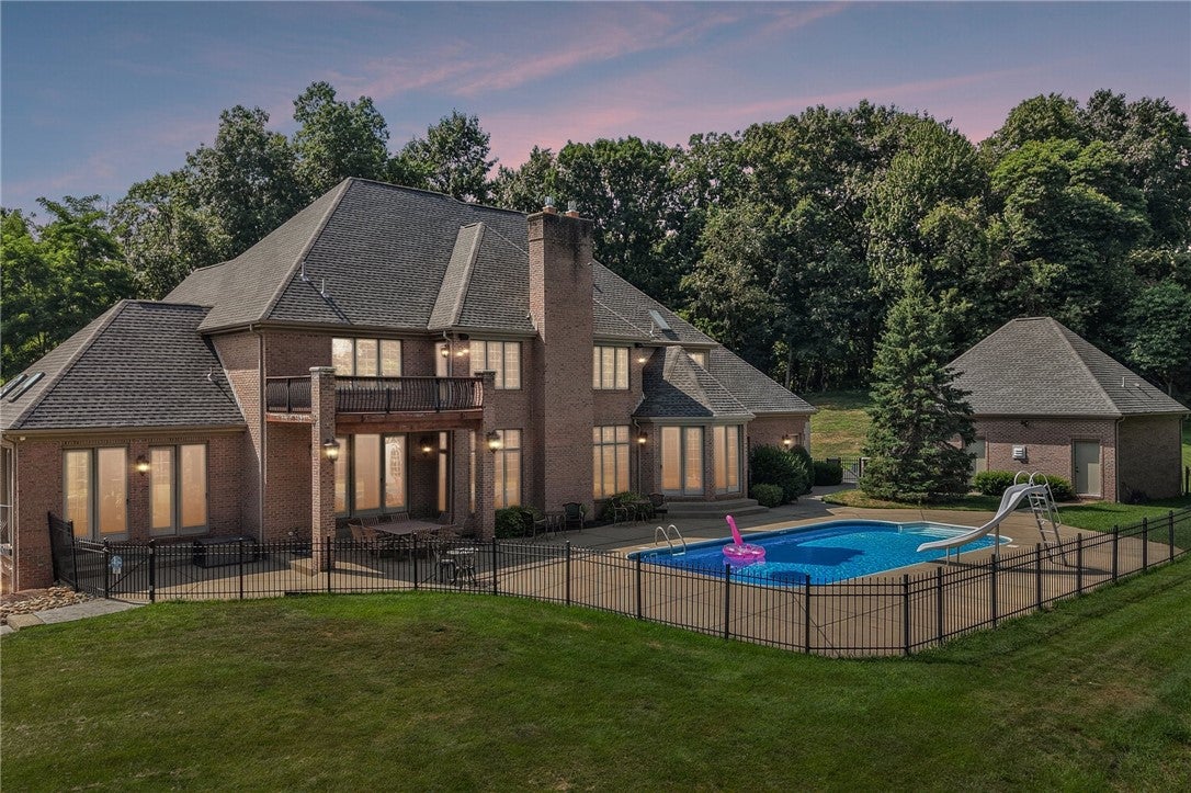 401 Blackstone Ln