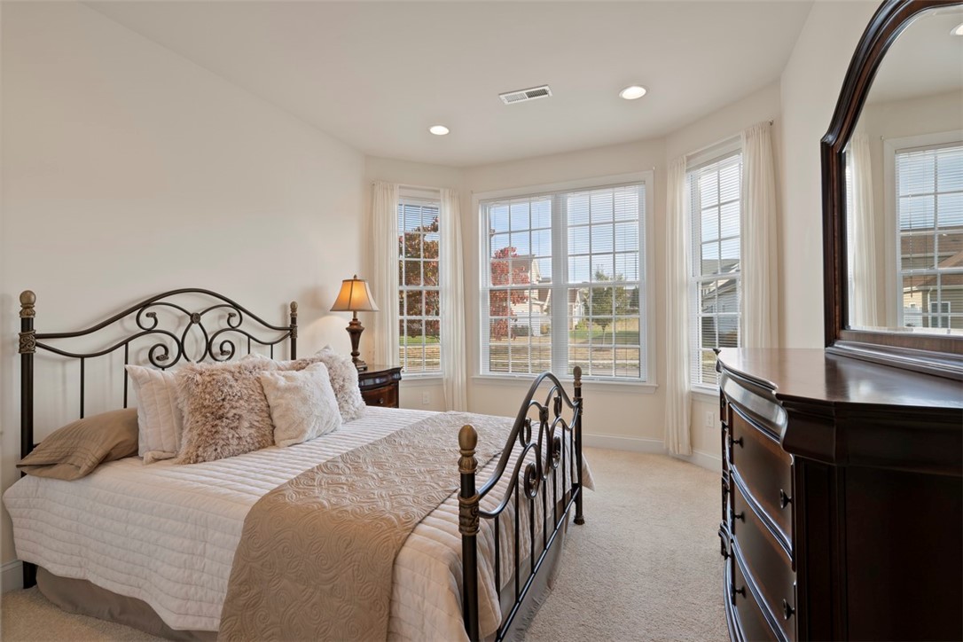 Ohio Twp, Pennsylvania 15143, United States, 2 Bedrooms Bedrooms, ,2 BathroomsBathrooms,Residential,Active,212888