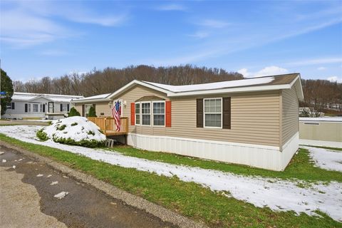 Photo of 900 Birch Dr, Cranberry Twp, PA 16066 (MLS # 1744568)