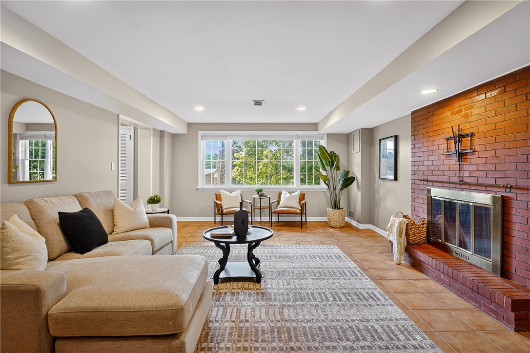 St Clair, Pennsylvania 15241, United States, 4 Bedrooms Bedrooms, ,3 BathroomsBathrooms,Residential,Active,170361