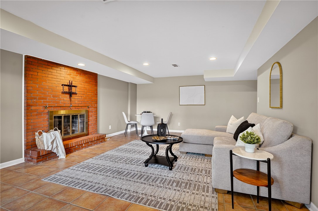 St Clair, Pennsylvania 15241, United States, 4 Bedrooms Bedrooms, ,3 BathroomsBathrooms,Residential,Active,170361