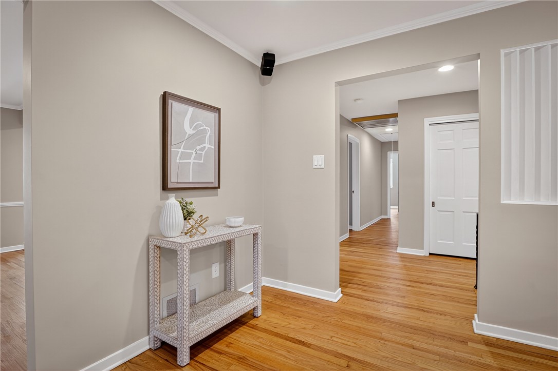 St Clair, Pennsylvania 15241, United States, 4 Bedrooms Bedrooms, ,3 BathroomsBathrooms,Residential,Active,170361