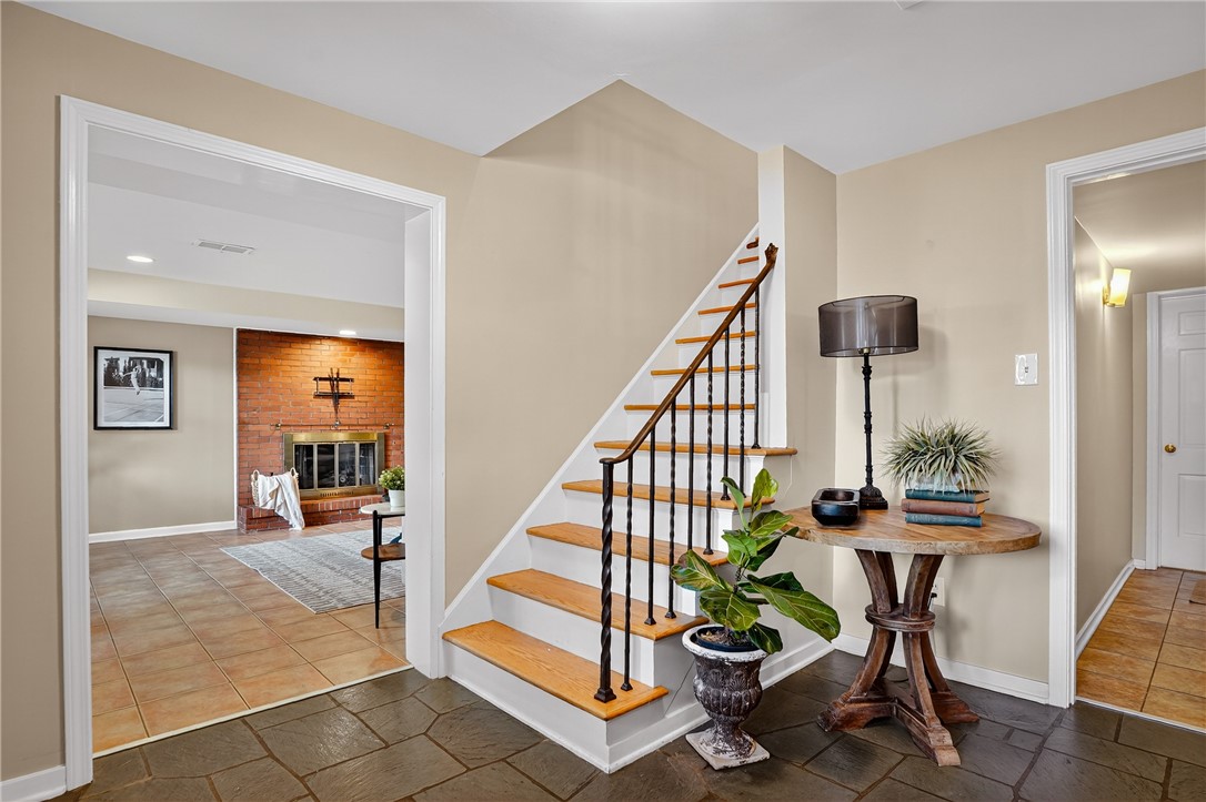 St Clair, Pennsylvania 15241, United States, 4 Bedrooms Bedrooms, ,3 BathroomsBathrooms,Residential,Active,170361