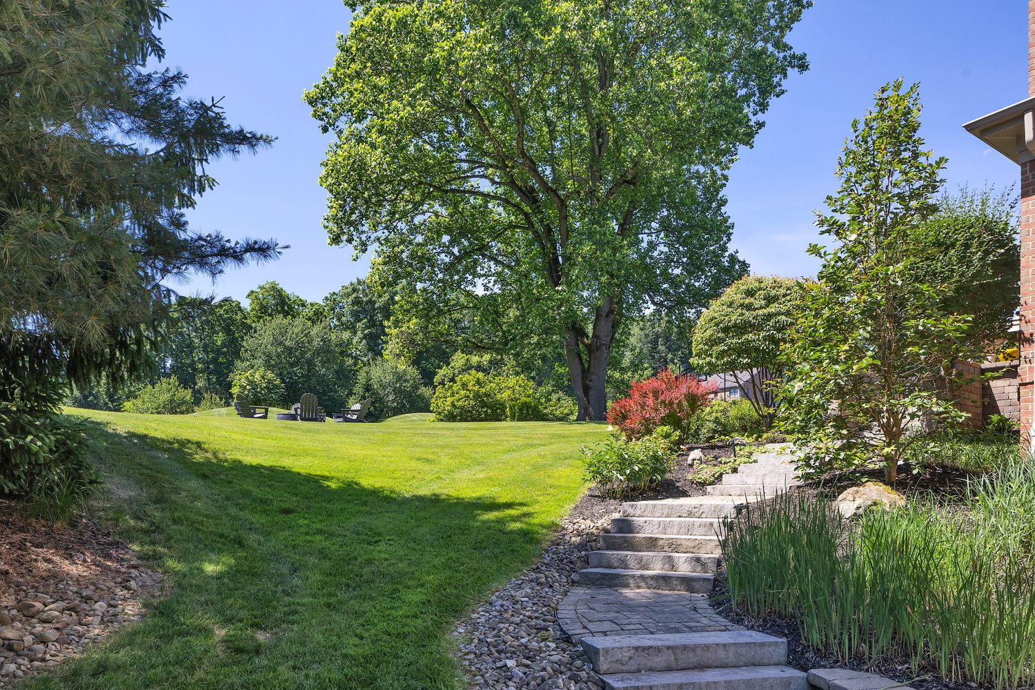 112 Middleground Place