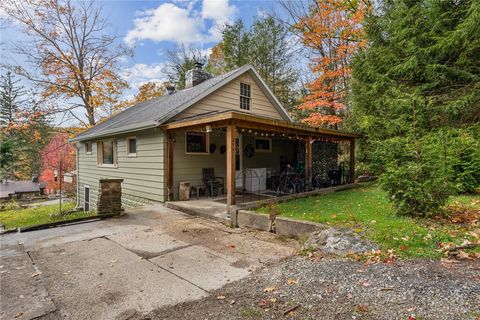 Photo of 211 Ironwood Rd, Somerset, PA 15501 (MLS # 1727192)
