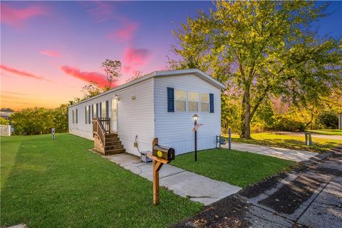 Photo of 2 Roundtop Dr, Finleyville, PA 15332 (MLS # 1737050)