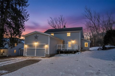 Photo of 108 W Main St, Worthington, PA 16262 (MLS # 1737754)