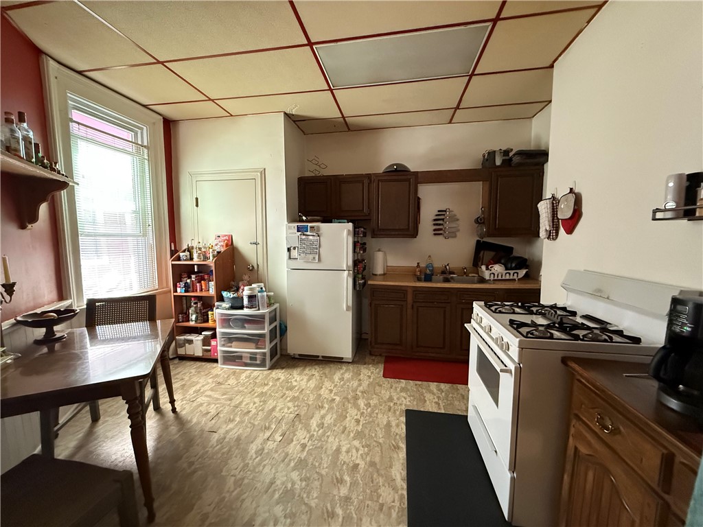2106 Sarah St