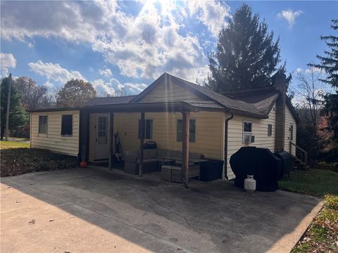 279 Snyder Ln Burrel/Blacklick PA 15717