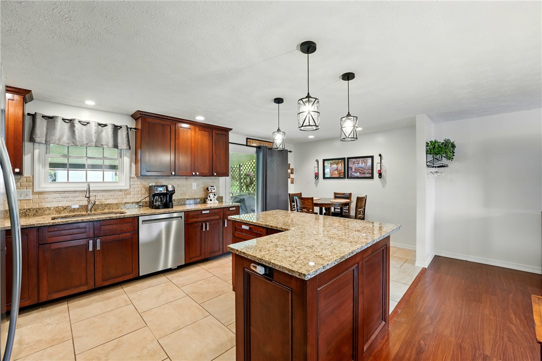 909 Fox Run Cir