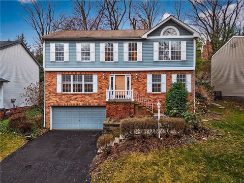 Photo of 224 Valley Park Dr, Pittsburgh, PA 15216 (MLS # 1742499)