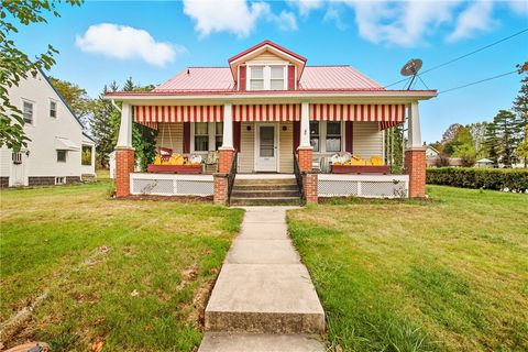 Photo of 336 W Sanner St, Somerset, PA 15501 (MLS # 1724689)