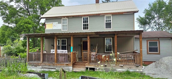 Photo 1 of 17 — 135 Landfill Rd, East Huntingdon, PA 15612