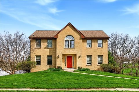 Photo of 132 Glenbrook Dr, Cranberry Twp, PA 16066 (MLS # 1746857)